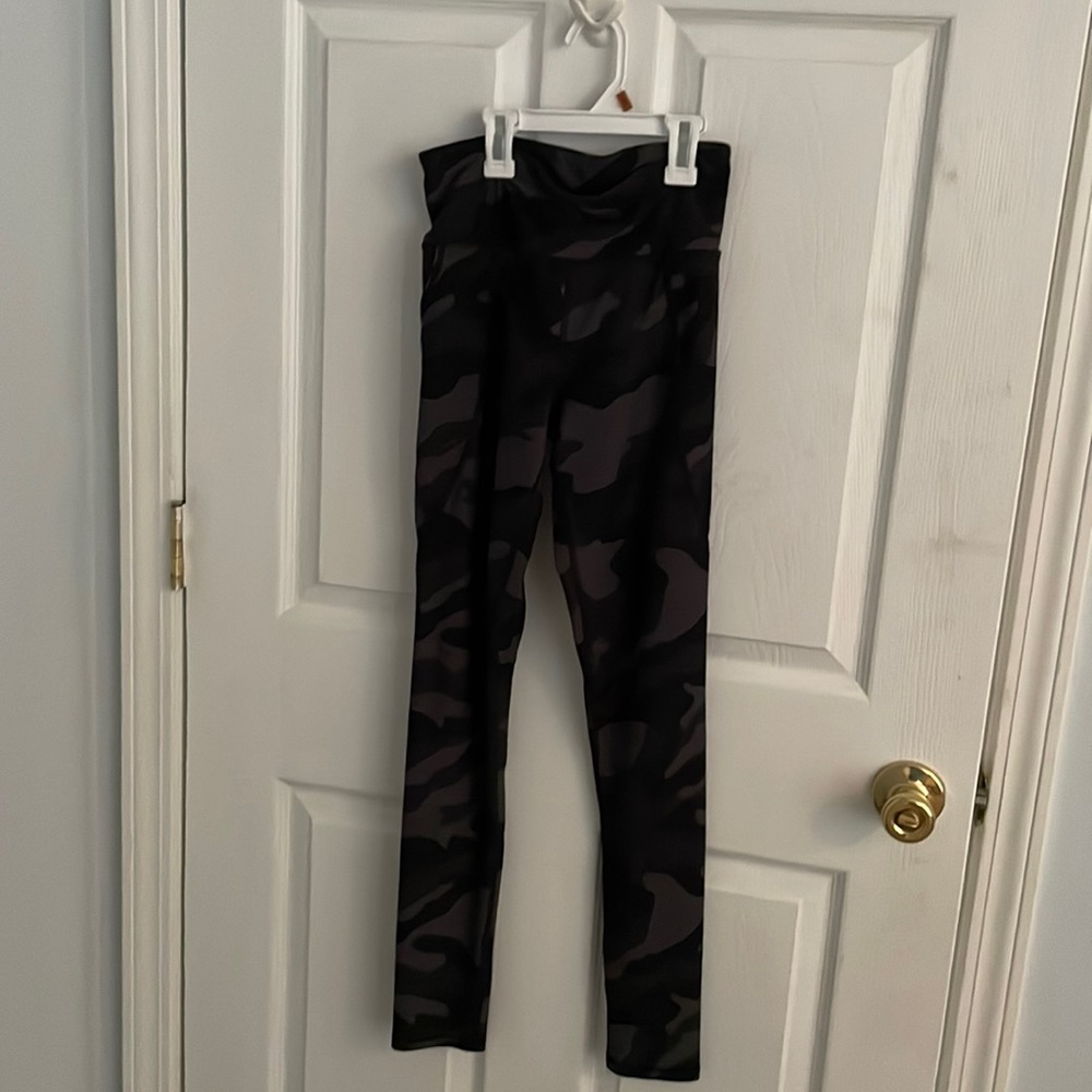 Old Navy Active grey camo leggings